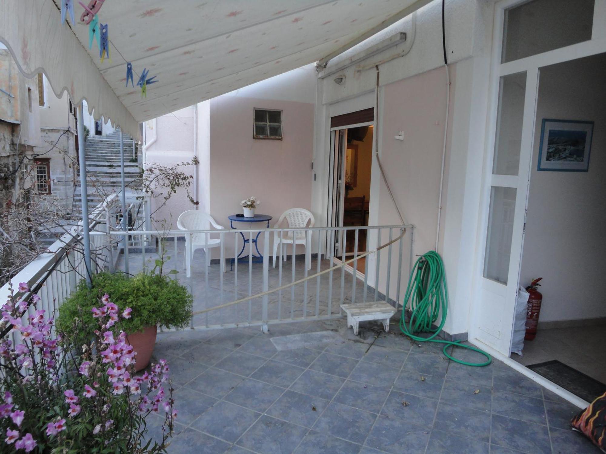 Apergis Rooms Ermoupoli Exterior photo