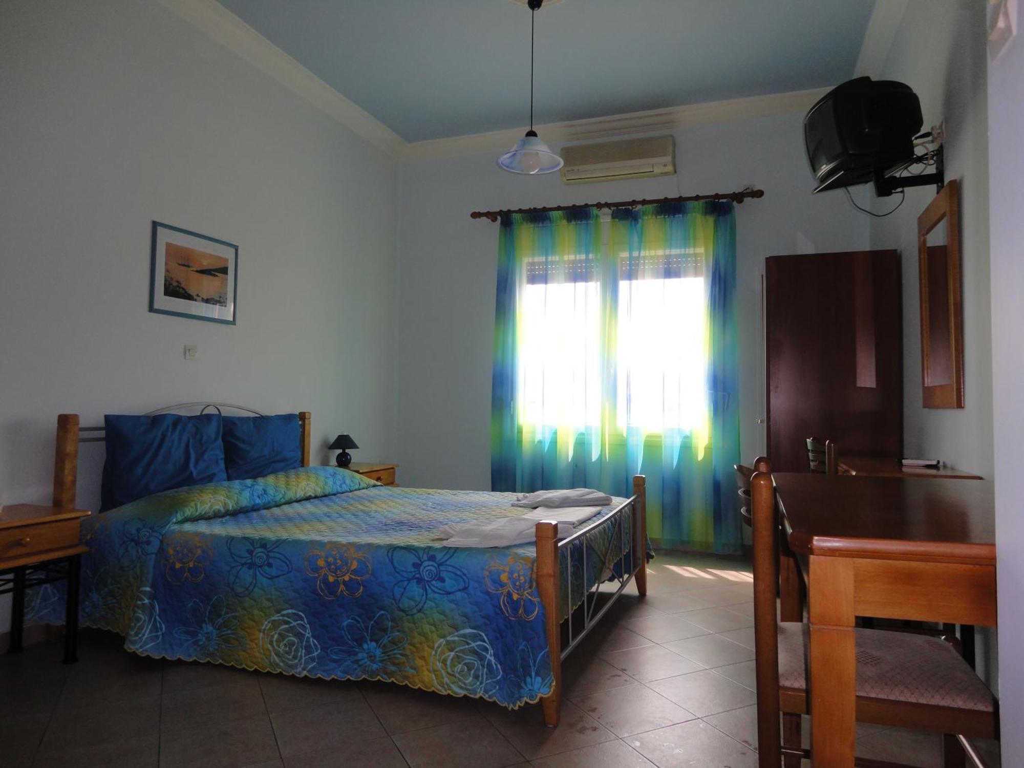 Apergis Rooms Ermoupoli Exterior photo
