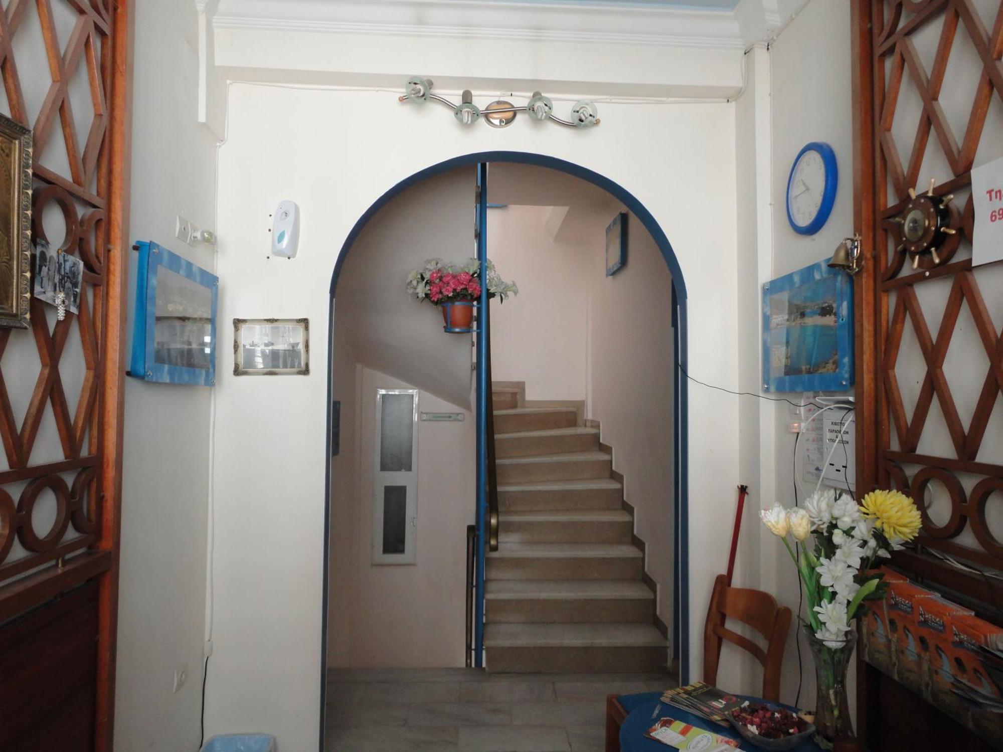 Apergis Rooms Ermoupoli Exterior photo