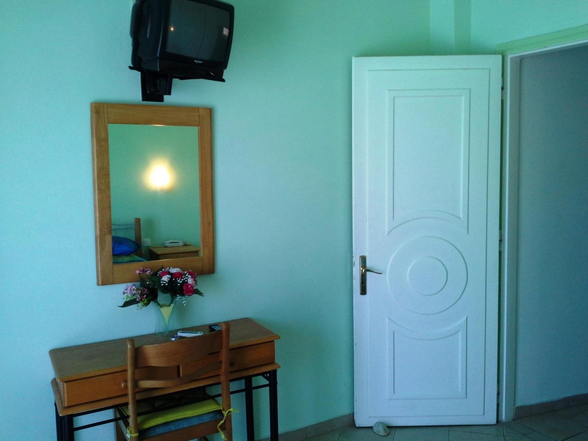 Apergis Rooms Ermoupoli Room photo