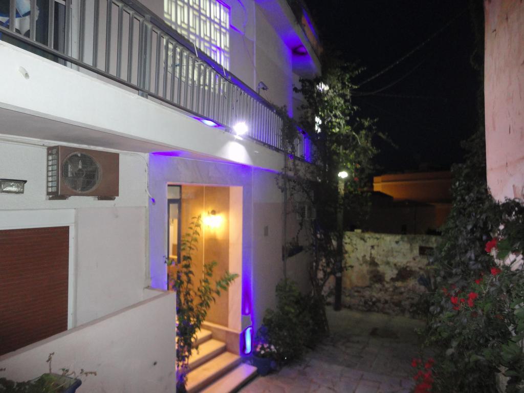 Apergis Rooms Ermoupoli Exterior photo